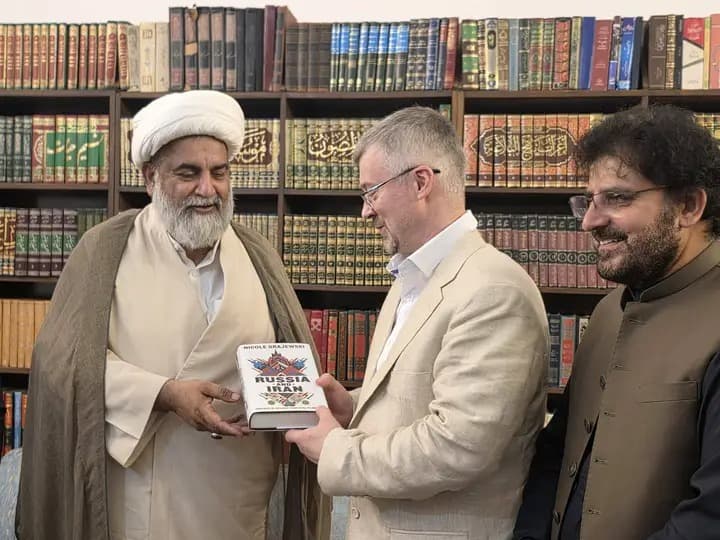 روس کے سفیر البرٹ پی خروف کی علامہ راجہ ناصر عباس جعفری سے ملاقات، پاک روس تعلقات، مسئلہ فلسطین پر گفتگو